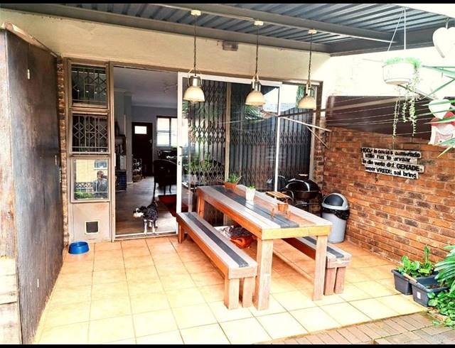 2 BEDROOM APARTMENT FOR SALE IN LYTTELTON MANOR